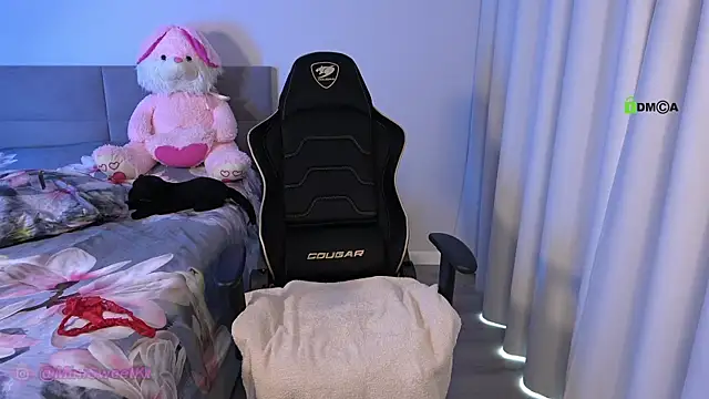 MiniSweetKt online show from September 24, 5:06 am