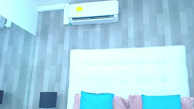 LeahMillerr online show from December 17, 1:15 pm