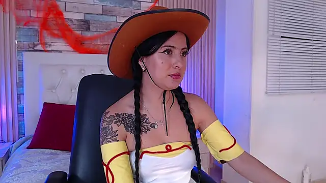 isabella smith  online show from October 28, 7:41 pm