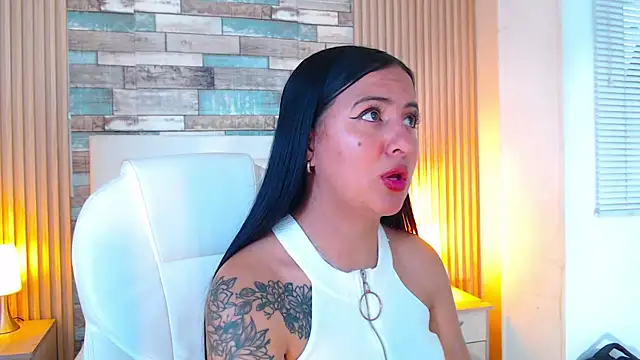 isabella smith  online show from November 10, 8:04 pm