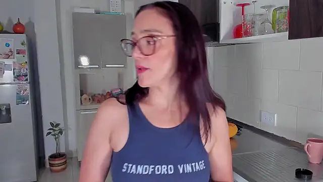 Jessica Herrera  online show from November 17, 10:43 pm