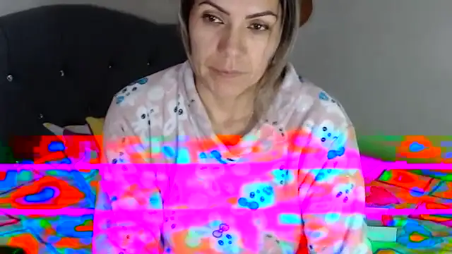 Snapshot of Chantal_hott chatting on October 21, 11:53 pm Chantal hott online show from October 21, 11:53 pm