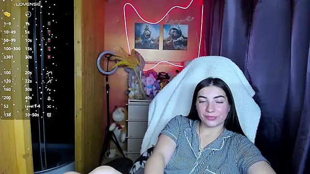 Fiery Brunette  online show from November 18, 11:00 am