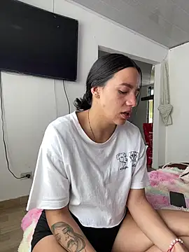 hannahb-e online show from February 5, 4:21 pm