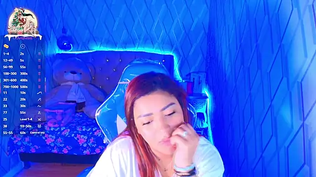 NicolleTaylor online show from November 18, 4:46 am