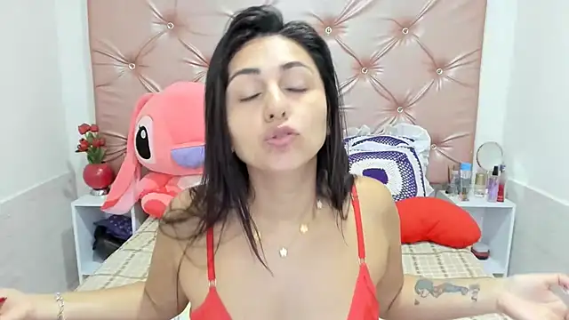 KatiaMoore online show from December 5, 11:55 am