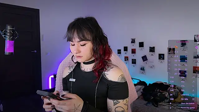 deadlysweet online show from February 12, 2:46 am