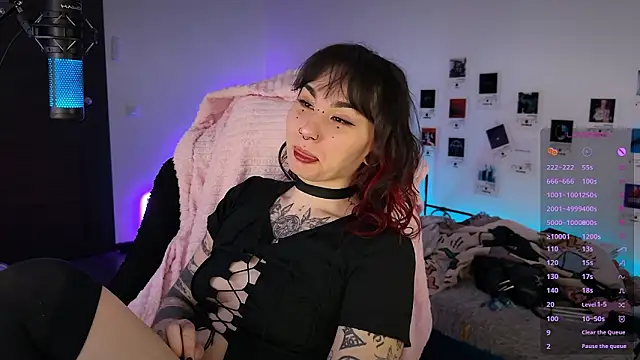 deadlysweet online show from February 13, 2:46 am