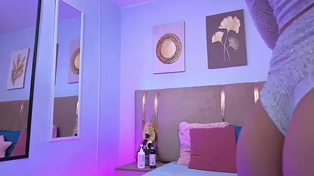 sarah cruzz  online show from November 22, 1:52 am