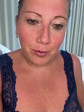 Snapshot of xsexycurvymilf chatting on September 11, 10:37 am xsexycurvymilf online show from September 11, 10:37 am