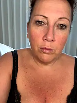 Snapshot of xsexycurvymilf chatting on October 5, 1:16 pm xsexycurvymilf online show from October 5, 1:16 pm