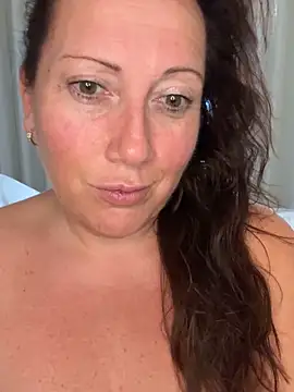 Snapshot of xsexycurvymilf chatting on September 24, 3:22 pm xsexycurvymilf online show from September 24, 3:22 pm