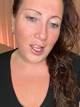 Snapshot of xsexycurvymilf chatting on October 29, 2:53 pm xsexycurvymilf online show from October 29, 2:53 pm