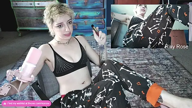 Snapshot of Trixyrose chatting on October 21, 1:15 pm Trixyrose online show from October 21, 1:15 pm