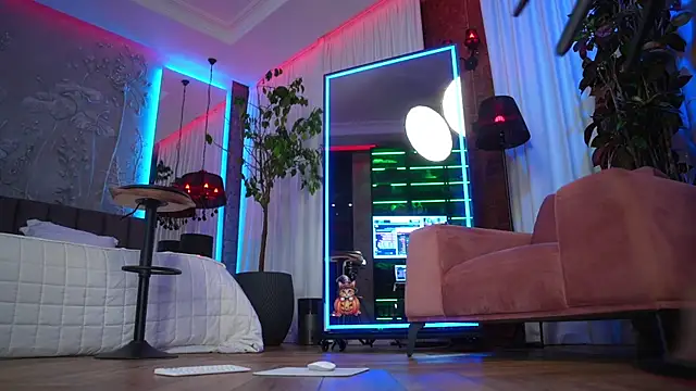 eva fashionista online show from November 8, 8:25 pm