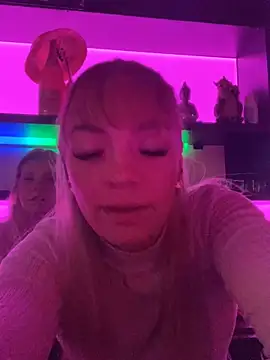 Snapshot of LizzyLush_ chatting on September 12, 12:00 am LizzyLush  online show from September 12, 12:00 am