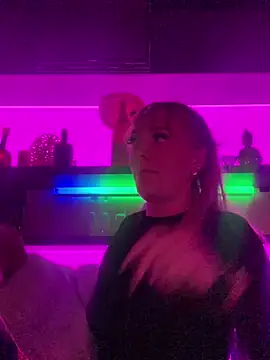 Snapshot of LizzyLush_ chatting on September 19, 11:59 pm LizzyLush  online show from September 19, 11:59 pm