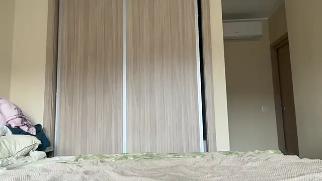 naughtyhollyxxxx online show from December 16, 9:15 am