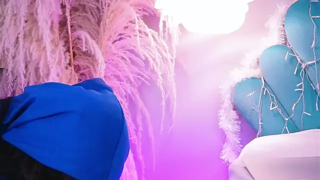 EriKlein online show from December 13, 10:38 pm