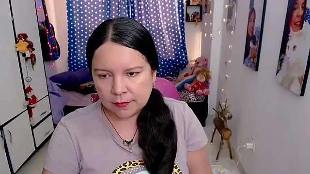 claryssa  online show from February 9, 8:55 pm