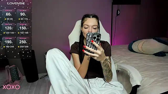 Mariella Adamss online show from October 31, 12:53 pm