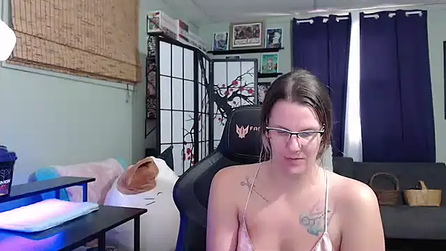 Sarahtineke online show from November 16, 8:31 pm