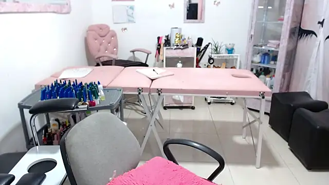 titsbiglovers online show from November 18, 8:10 pm