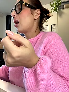 Hii Lolla online show from September 19, 6:23 am