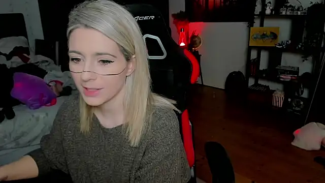 Lisaonthemoon online show from February 3, 6:23 pm