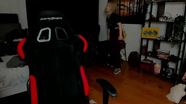 Lisaonthemoon online show from February 28, 8:08 pm