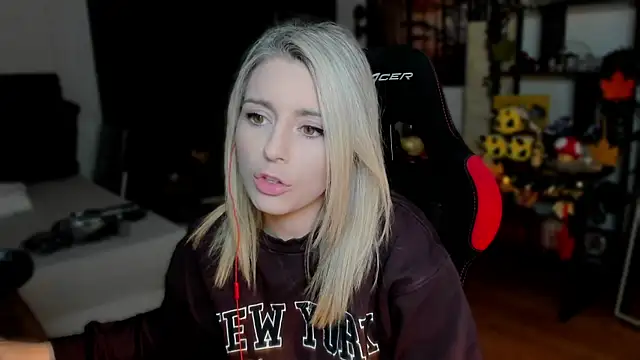 Lisaonthemoon online show from September 23, 4:49 pm