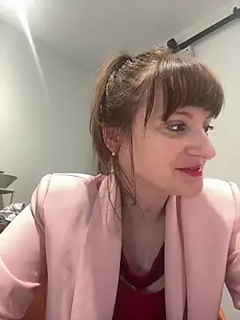 Snapshot of victoirenextdoor chatting on October 22, 11:37 am victoirenextdoor online show from October 22, 11:37 am