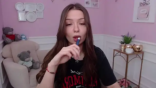 LucySkilar online show from December 16, 6:08 am