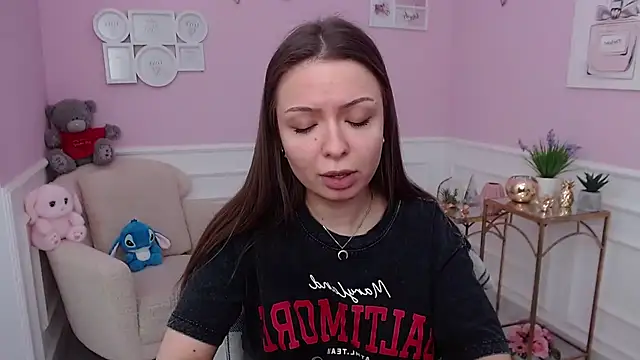 LucySkilar online show from January 18, 7:37 am