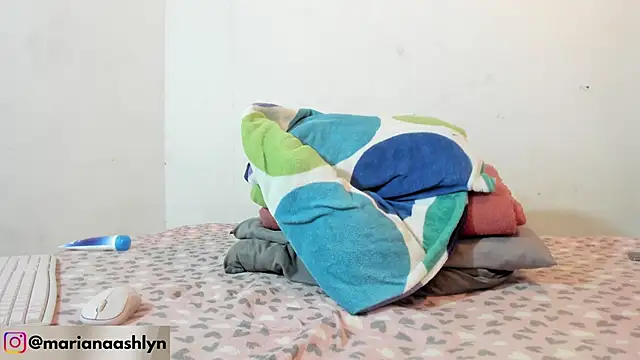 Melaniegirl17 online show from October 15, 10:01 pm