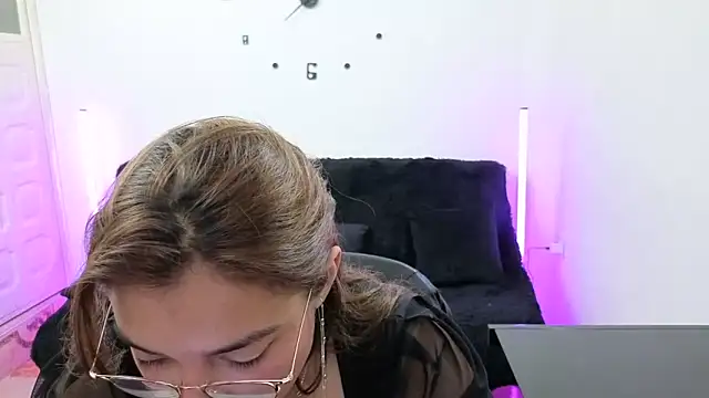  sweetcarla online show from September 18, 3:32 pm