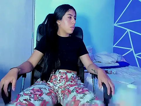 skinnyanai2 online show from October 4, 5:06 pm