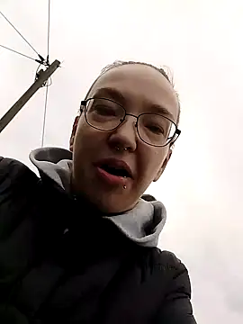 Isabella Geney online show from October 9, 12:42 pm