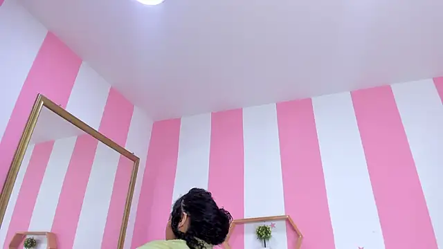 ISABELLA 020 online show from February 21, 12:50 pm