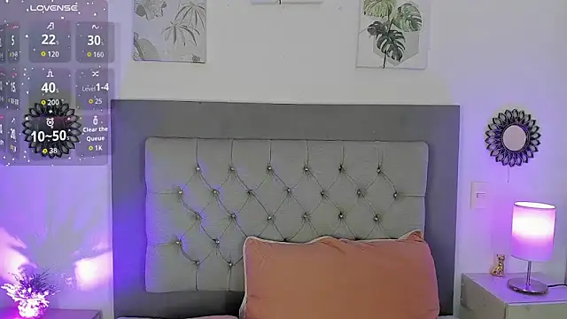 Kylie2211 online show from September 22, 7:01 pm