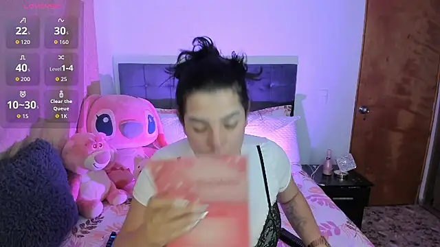 Kylie2211 online show from January 15, 2:06 am