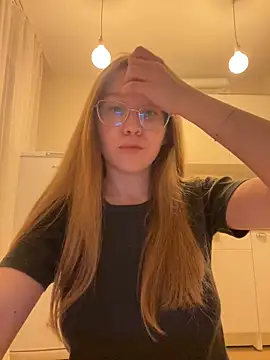 Eva Weyne online show from November 18, 9:49 pm