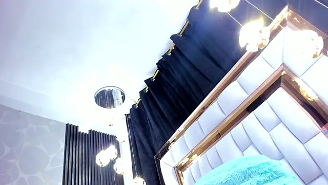 Snapshot of SarayRoyse chatting on September 28, 8:25 pm SarayRoyse online show from September 28, 8:25 pm