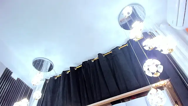 Snapshot of SarayRoyse chatting on October 13, 7:49 pm SarayRoyse online show from October 13, 7:49 pm