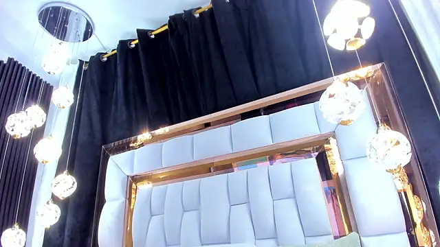 Snapshot of SarayRoyse chatting on October 30, 7:37 pm SarayRoyse online show from October 30, 7:37 pm