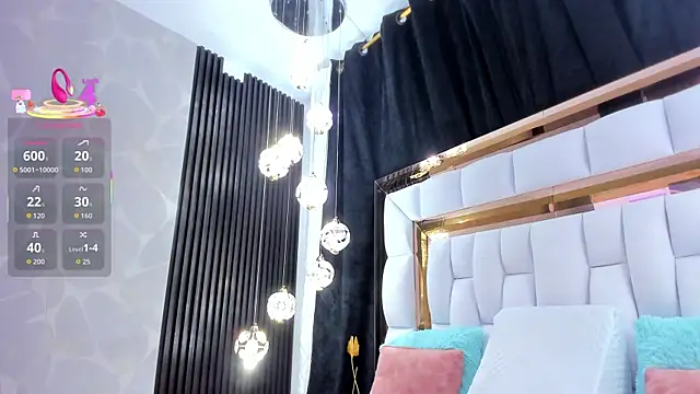 Snapshot of SarayRoyse chatting on October 12, 7:38 pm SarayRoyse online show from October 12, 7:38 pm