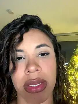 Brunettexio online show from December 17, 3:22 am