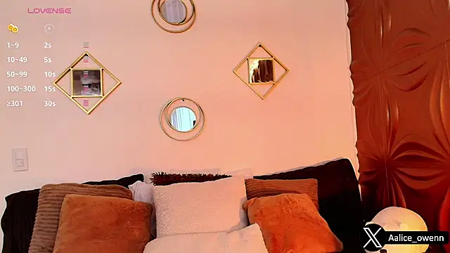 Aliceowenn online show from October 8, 9:30 pm