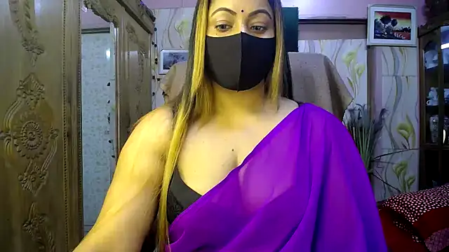 Snapshot of SeductiveMahira chatting on September 20, 1:27 am SeductiveMahira online show from September 20, 1:27 am