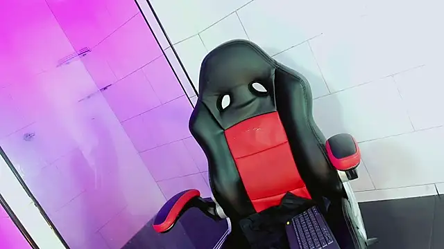 Victoria Kastelo online show from October 31, 7:40 pm